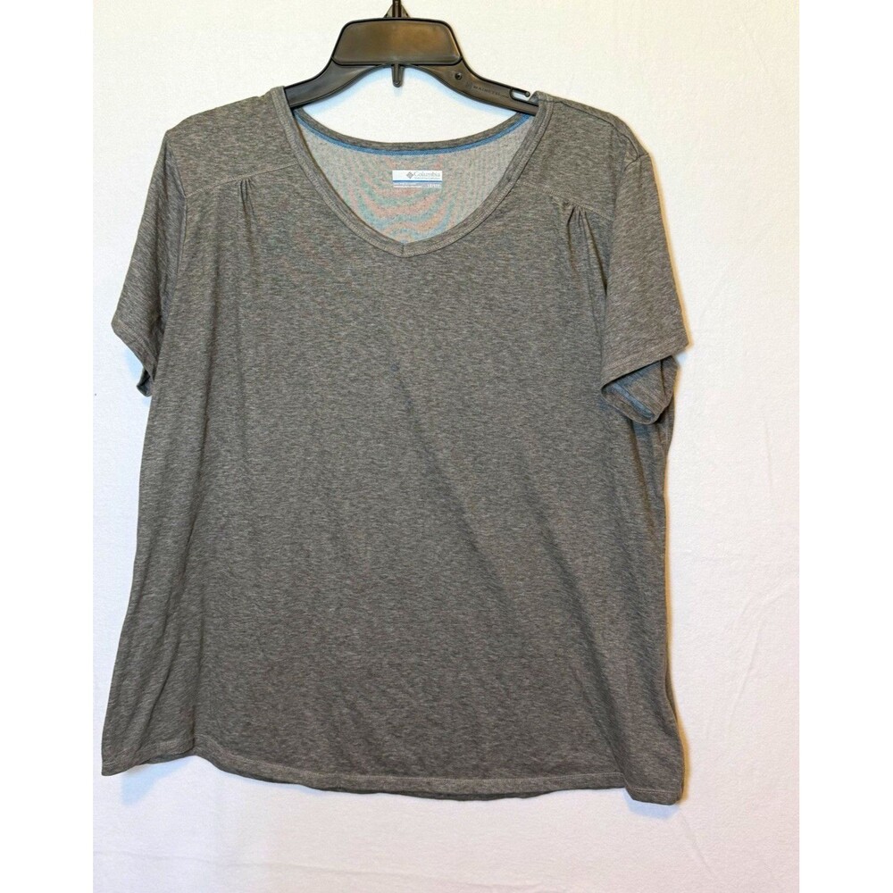 Columbia Women's 1X Gray V-Neck Short Sleeve Lightweight Knit Athletic Tee